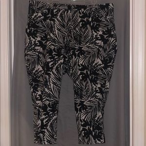 Black and white floral Capri pants